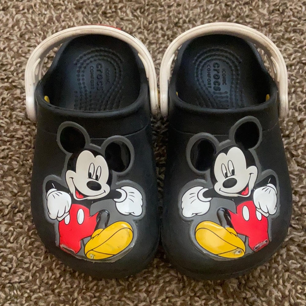 Toddler crocs